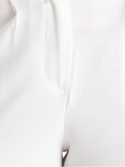 Hoge taille wortelfit broek met riem - Kiabi Hoge taille wortelfit broek met riem - Kiabi