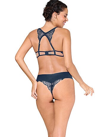 Hooggesneden laag uitgesneden brazilian charisma