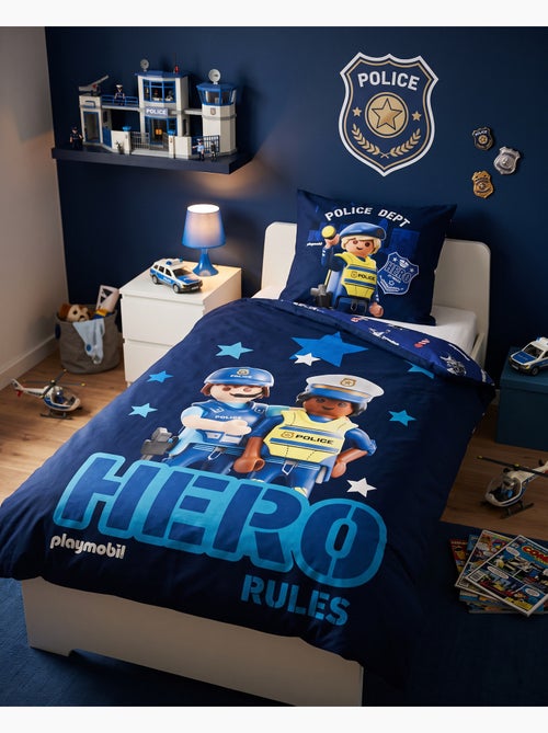 Housse Couette Playmobil Police 140x200cm + Taie 65x65cm – Hero Rules – Polycoton – Licence Officiel - Kiabi Housse Couette Playmobil Police 140x200cm + Taie 65x65cm – Hero Rules – Polycoton – Licence Officiel - Kiabi