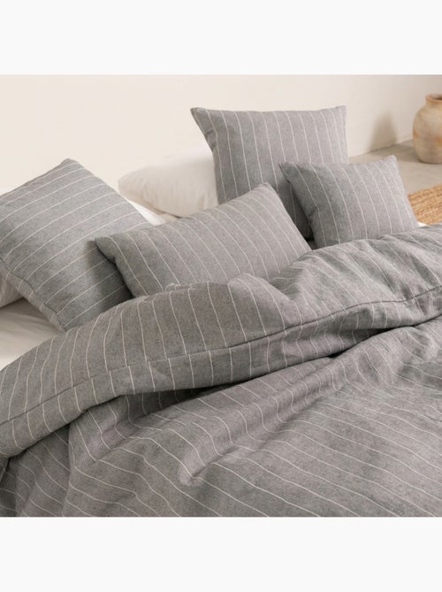 Housse de couette en coton avec fils en relief, tissu texturé. N’inclut pas les taies d’oreiller. - Kiabi Housse de couette en coton avec fils en relief, tissu texturé. N’inclut pas les taies d’oreiller. - Kiabi