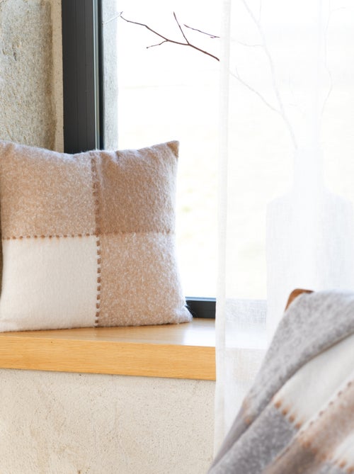 Housse de coussin à carreaux aspect mohair - Kiabi Housse de coussin à carreaux aspect mohair - Kiabi