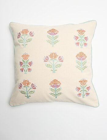 Housse de coussin brodée
