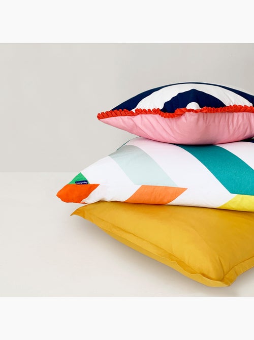 Housse de coussin décoratif Happy stripes "Happyfriday" - Kiabi Housse de coussin décoratif Happy stripes "Happyfriday" - Kiabi