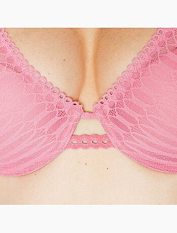 Imany beha vormend roze
