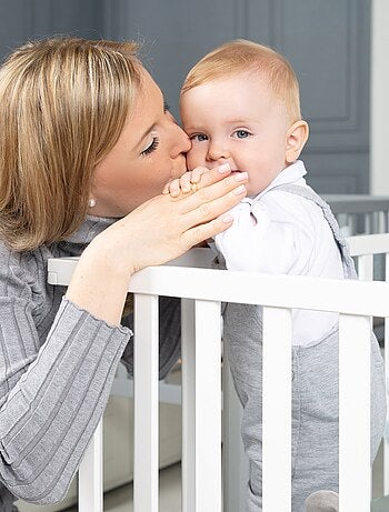 In hoogte verstelbare zeshoekige houten babybox met waterafstotend boxkleed 'roba Style' ROBA