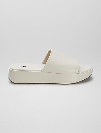 Instappers van imitatieleer met sleehak