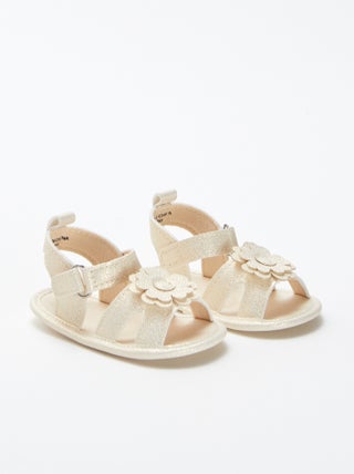 Iriserende sandalen met klittenband en bloemdetail