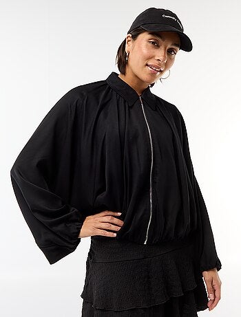 Jas met pofmouwen en rits