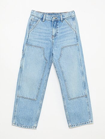 Jean avec découpes aux genoux