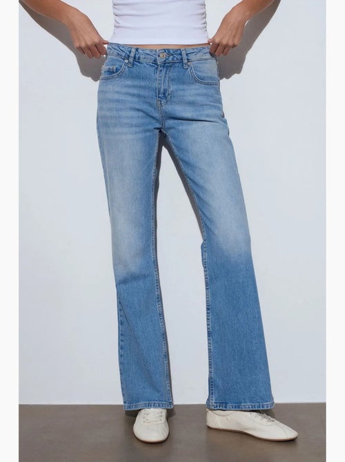 Jean bootcut en denim à taille basse dilvin - Kiabi Jean bootcut en denim à taille basse dilvin - Kiabi