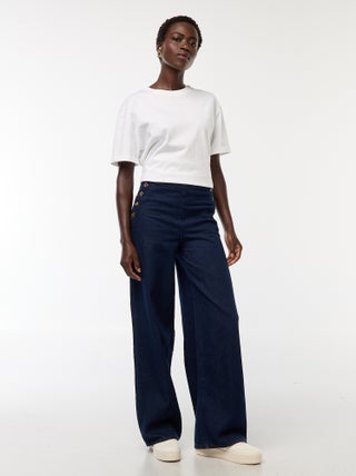 Jean coupe large avec boutons sur les côtés