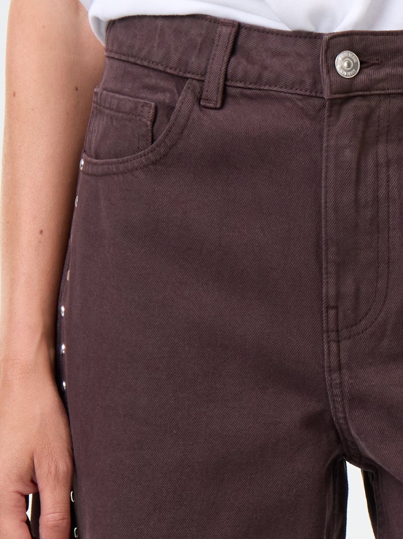 Jean coupe large avec clous fantaisies Marron - Kiabi