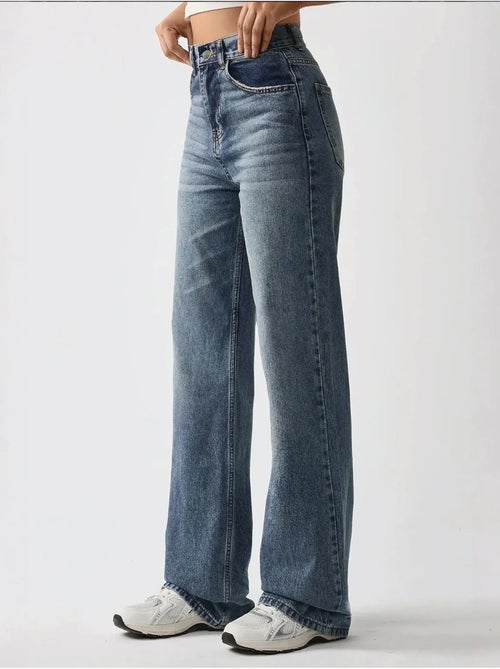 Jean en denim à jambe droite hiccup - Kiabi Jean en denim à jambe droite hiccup - Kiabi
