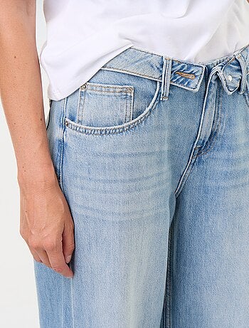 Jean large avec ceinture fantaisie
