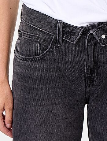 Jean large avec ceinture fantaisie