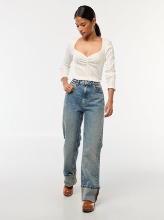Jean regular / taille haute avec large revers à la base
