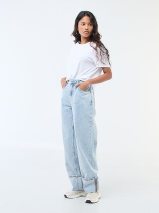 Jean regular / taille standard avec larges ourlets