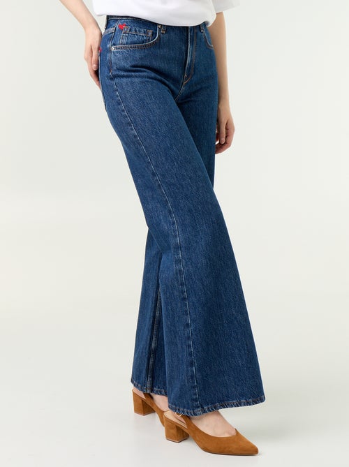 Jean taille haute coupe flare avec broderies 'cœurs' - Kiabi