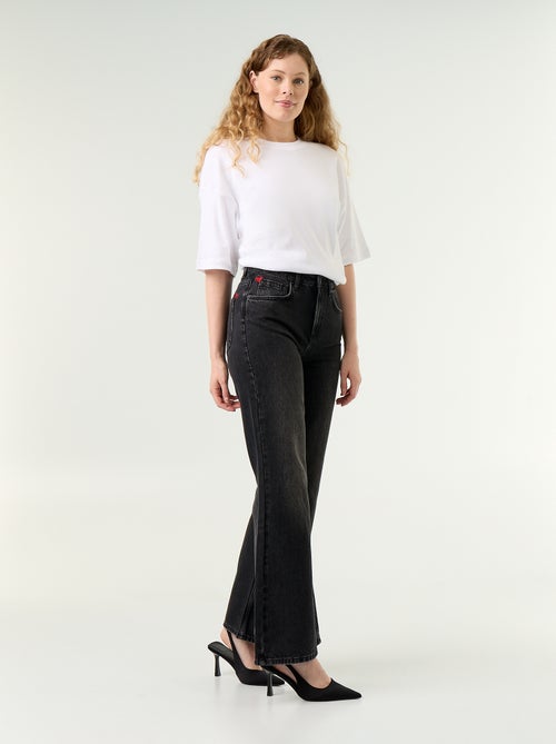 Jean taille haute coupe flare avec broderies 'cœurs' - Kiabi