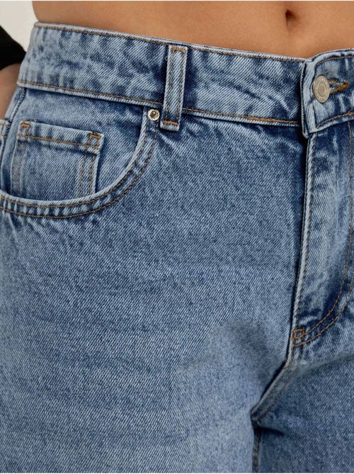 Jean taille moyenne à jambe droite hiccup - Kiabi Jean taille moyenne à jambe droite hiccup - Kiabi