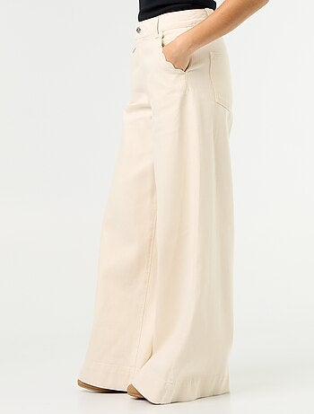 Jean wide leg avec poches découpées