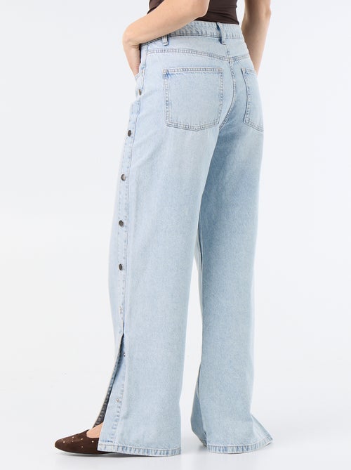 Jean wide leg / coupe large avec pressions factices sur les côtés - Kiabi Jean wide leg / coupe large avec pressions factices sur les côtés - Kiabi
