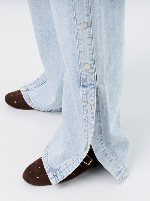Jean wide leg / coupe large avec pressions factices sur les côtés - Kiabi Jean wide leg / coupe large avec pressions factices sur les côtés - Kiabi