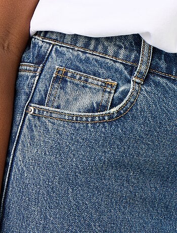 Jeans met wijde pasvorm en omgeslagen pijpen