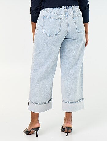 Jeans met wijde pasvorm en omgeslagen pijpen