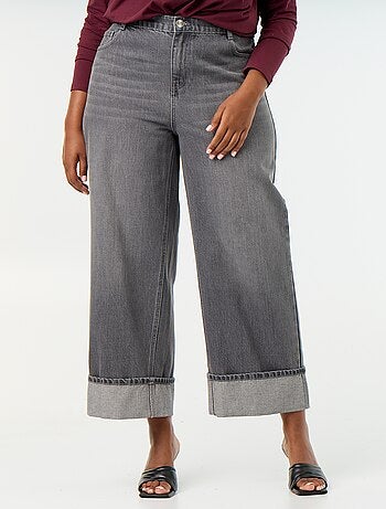 Jeans met wijde pasvorm en omgeslagen pijpen