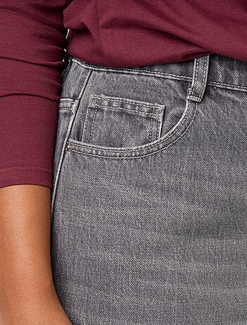 Jeans met wijde pasvorm en omgeslagen pijpen