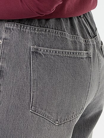 Jeans met wijde pasvorm en omgeslagen pijpen