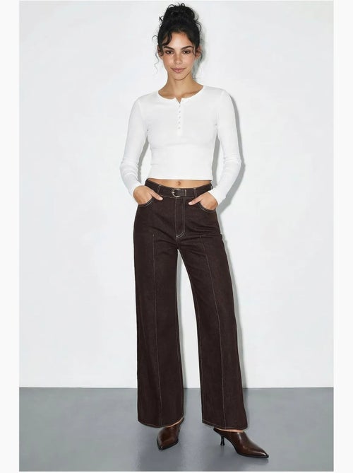 Jeansbroek met hoge taille en wijde pijpen en riem lucci - Kiabi Jeansbroek met hoge taille en wijde pijpen en riem lucci - Kiabi