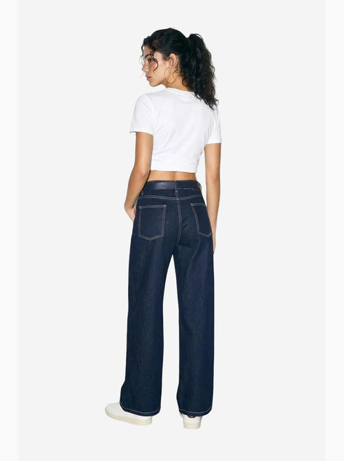 Jeansbroek met hoge taille en wijde pijpen en riem lucci - Kiabi Jeansbroek met hoge taille en wijde pijpen en riem lucci - Kiabi
