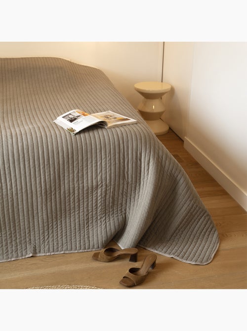 Jeté de lit matelassé en velours côtelé - Kiabi Jeté de lit matelassé en velours côtelé - Kiabi