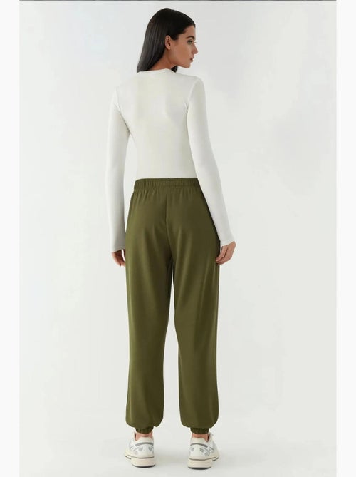 Joggerbroek met elastische taille en modale touch hiccup - Kiabi Joggerbroek met elastische taille en modale touch hiccup - Kiabi