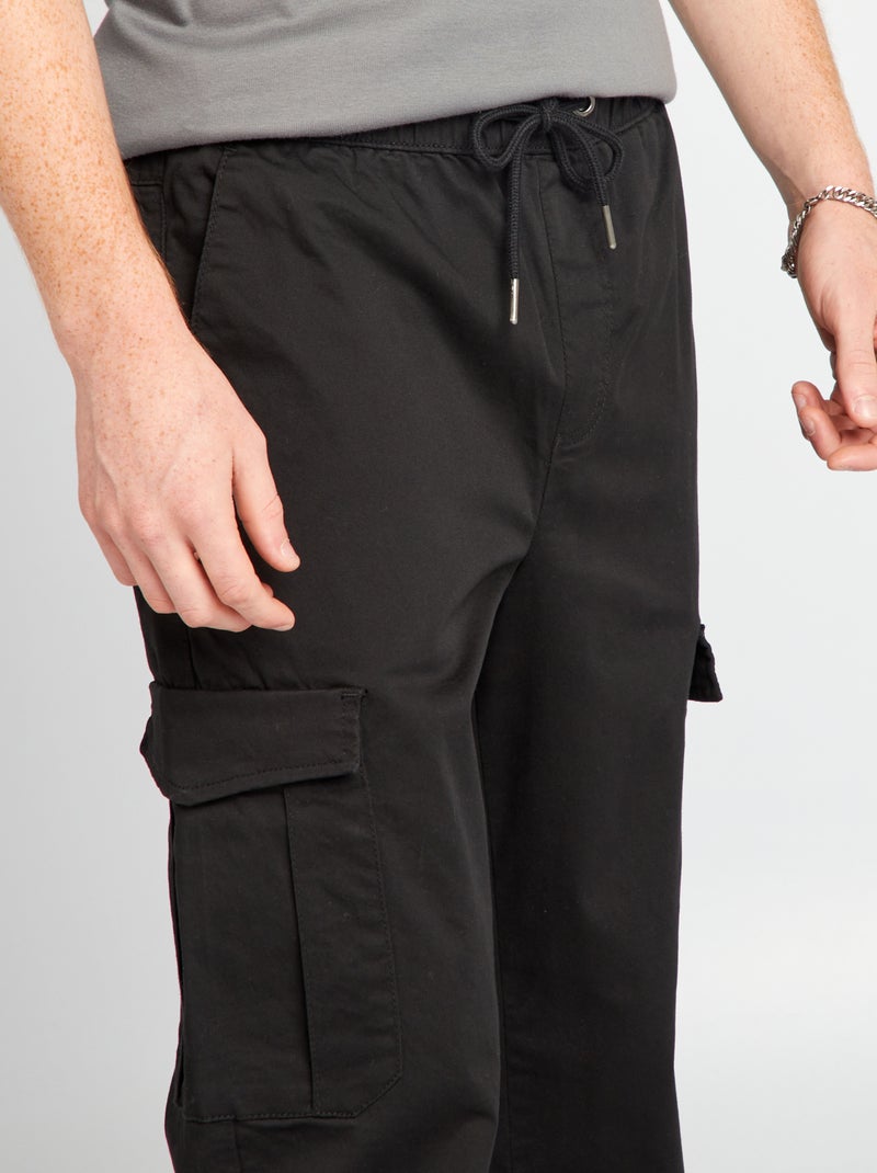 Jogpant avec poches à rabat Noir - Kiabi