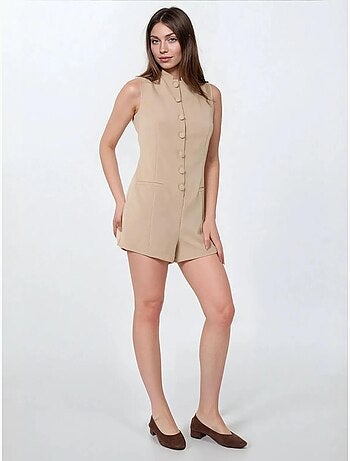Jumpsuit met korte pijpen, ronde hals en knoopdetail