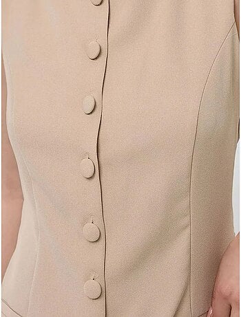 Jumpsuit met korte pijpen, ronde hals en knoopdetail