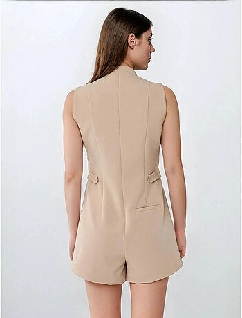 Jumpsuit met korte pijpen, ronde hals en knoopdetail