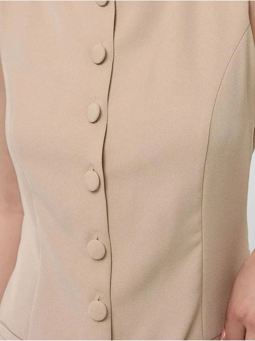 Jumpsuit met korte pijpen, ronde hals en knoopdetail - Kiabi