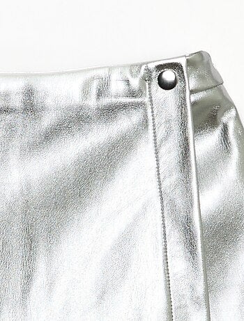 Jupe courte en faux cuir