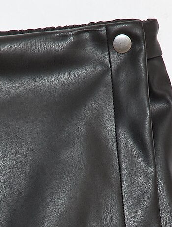 Jupe courte en faux cuir