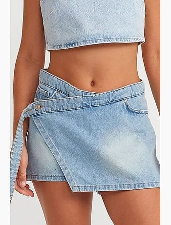Jupe courte évasée en denim avec ceinture dilvin