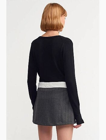 Jupe courte plissée à taille haute avec ceinture dilvin