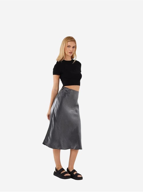 Jupe midi ajustée en satin avec taille élastiquée mixray - Kiabi Jupe midi ajustée en satin avec taille élastiquée mixray - Kiabi