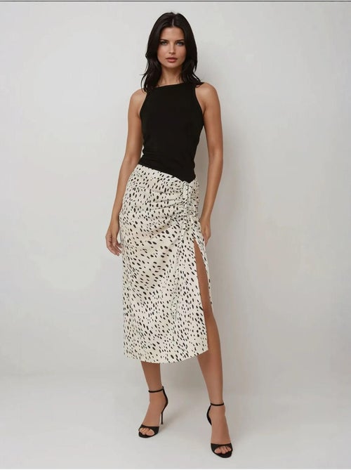 Jupe midi moulante en satin imprimé avec fente - Kiabi Jupe midi moulante en satin imprimé avec fente - Kiabi