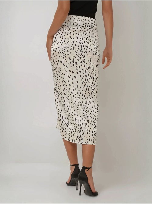 Jupe midi moulante en satin imprimé avec fente - Kiabi Jupe midi moulante en satin imprimé avec fente - Kiabi