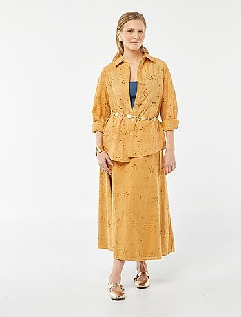 Jupe midi unie avec broderies anglaises