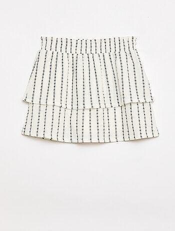 Jupe short à fines rayures verticales
